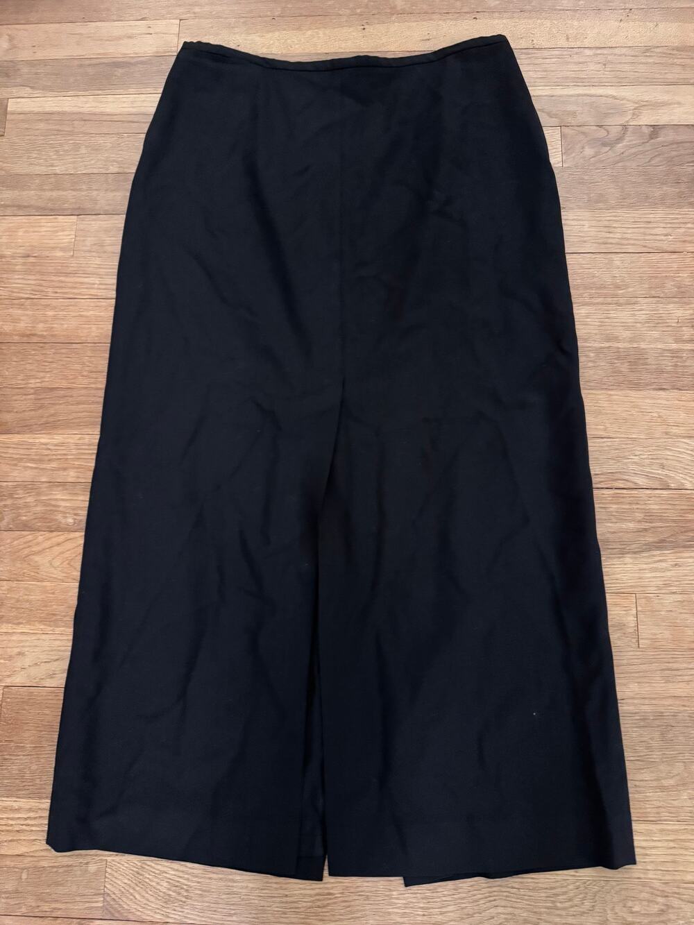 Dana Buchman Women's Black Wool Split Maxi Length Skirt - Size 16
b94